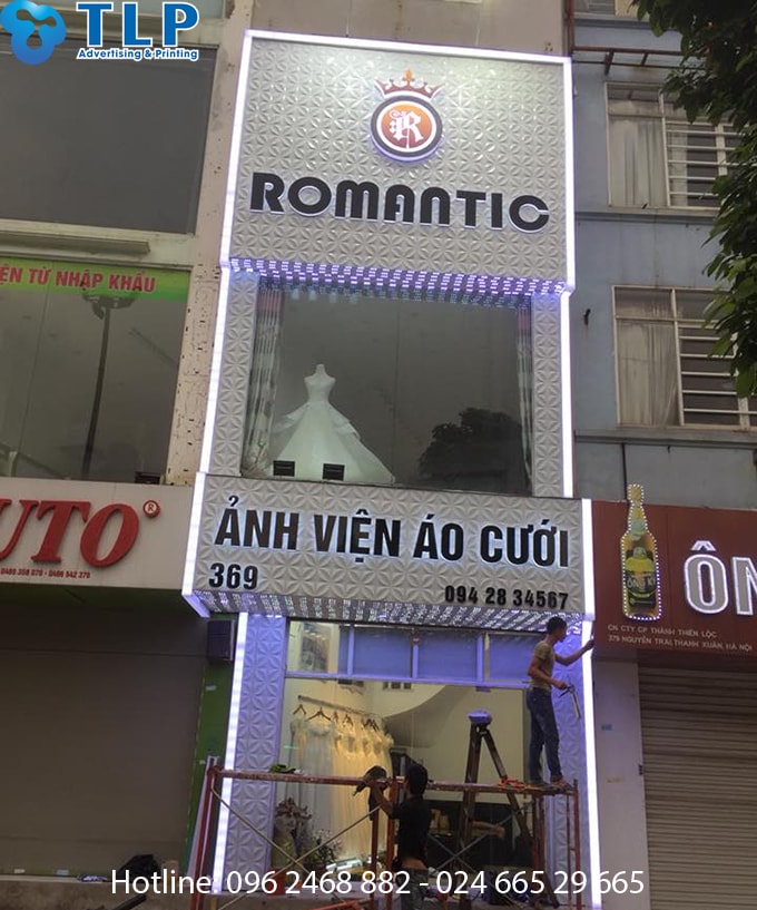 Biển quảng cáo trên cao ROMANTIC