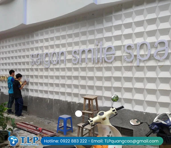 Thi công hệ thống biển quảng cáo tại Saigon Smile Spa 2
